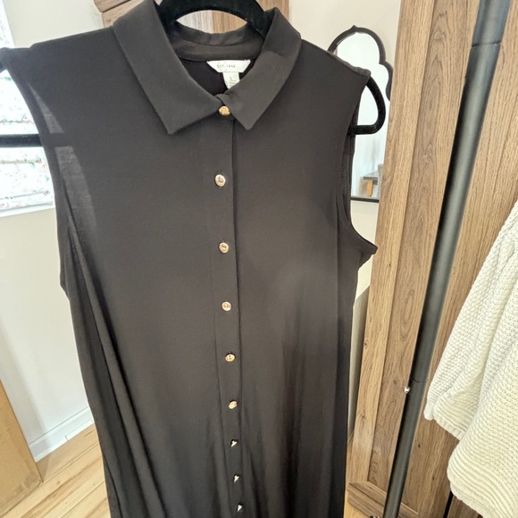 Little black dress with gold buttons - Picture 2 of 7